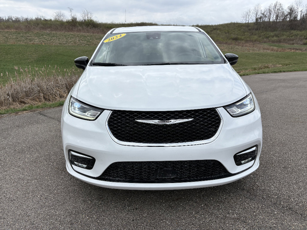Used 2024 Chrysler Pacifica Touring-L image 8