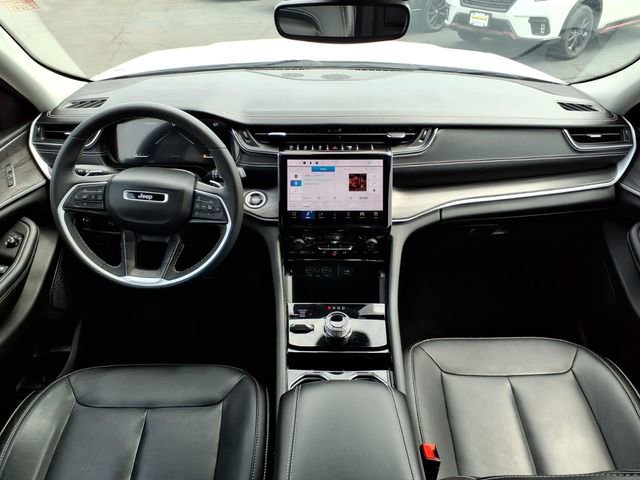 Certified 2023 Jeep Grand Cherokee Limited AWD/4WD image 15