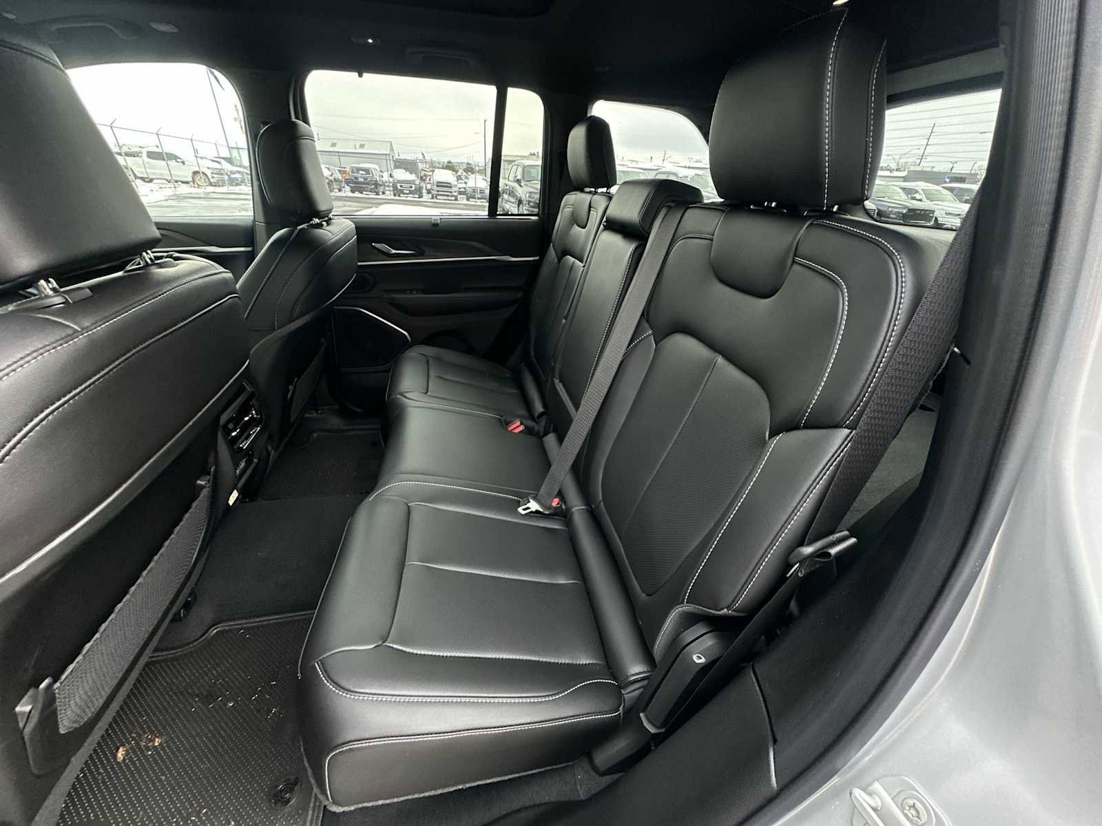 New 2025 Jeep Grand Cherokee Limited image 24