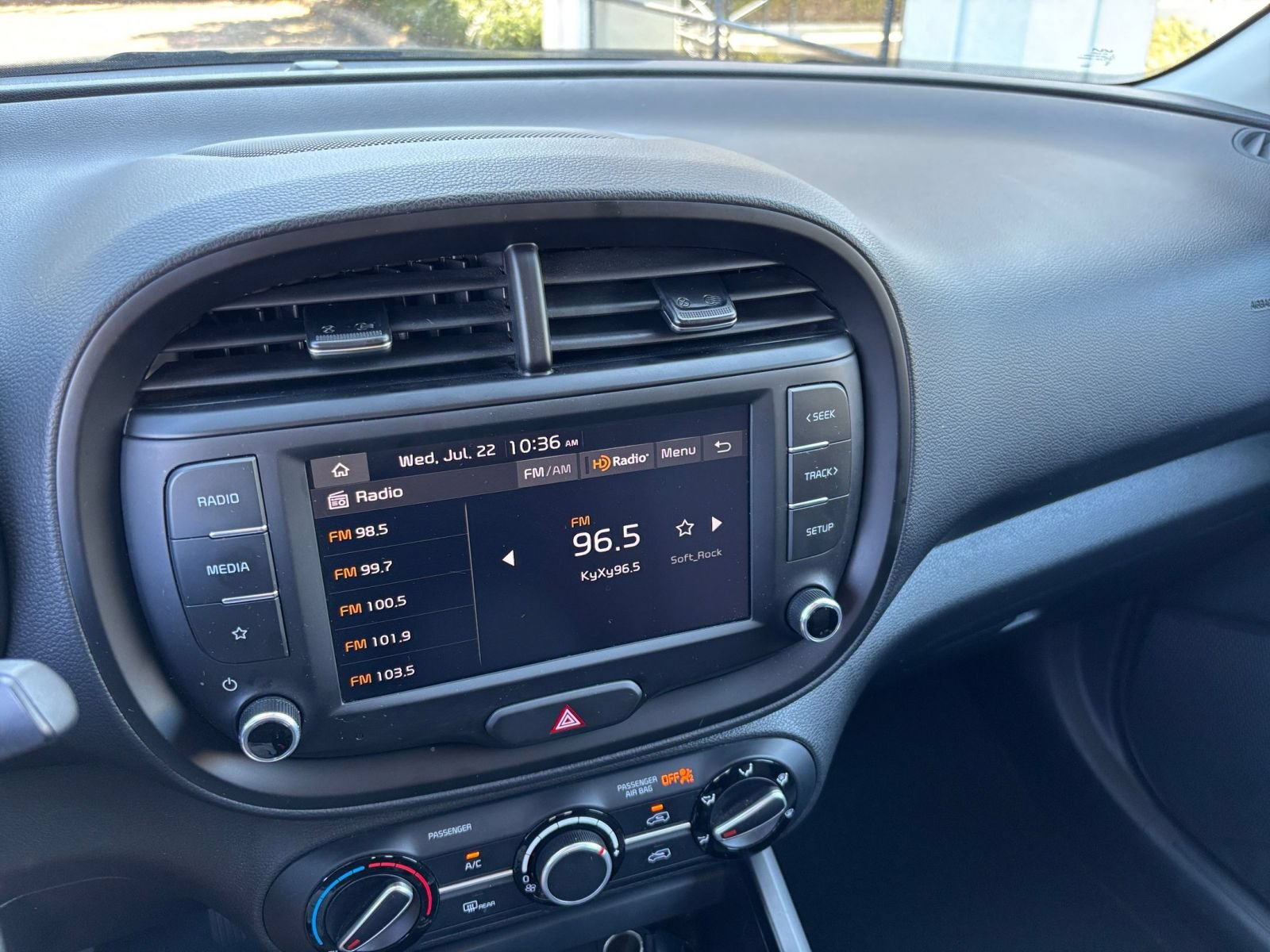 Used 2025 Kia Soul LX w/ LX Technology Package FWD image 20
