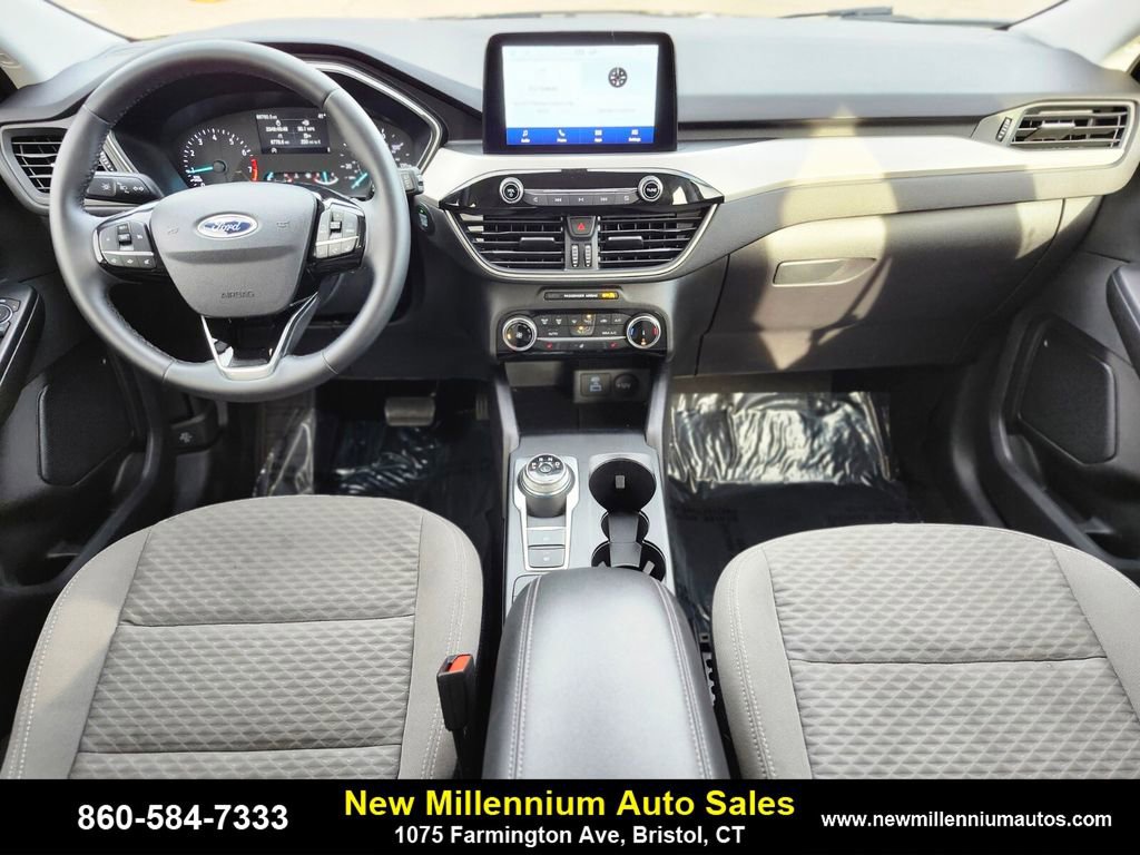 Used 2022 Ford Escape SE w/ Cold Weather Package image 12