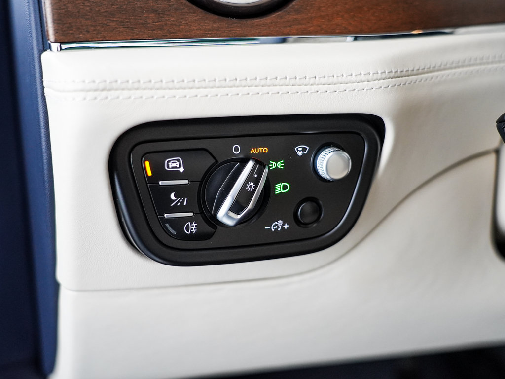 Certified 2023 Bentley Bentayga AWD/4WD image 18