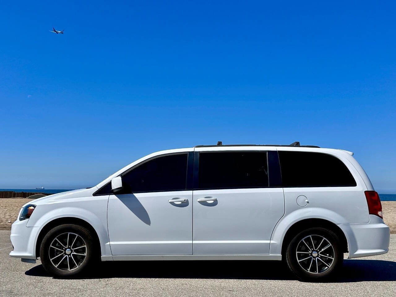 Used 2019 Dodge Grand Caravan GT image 2