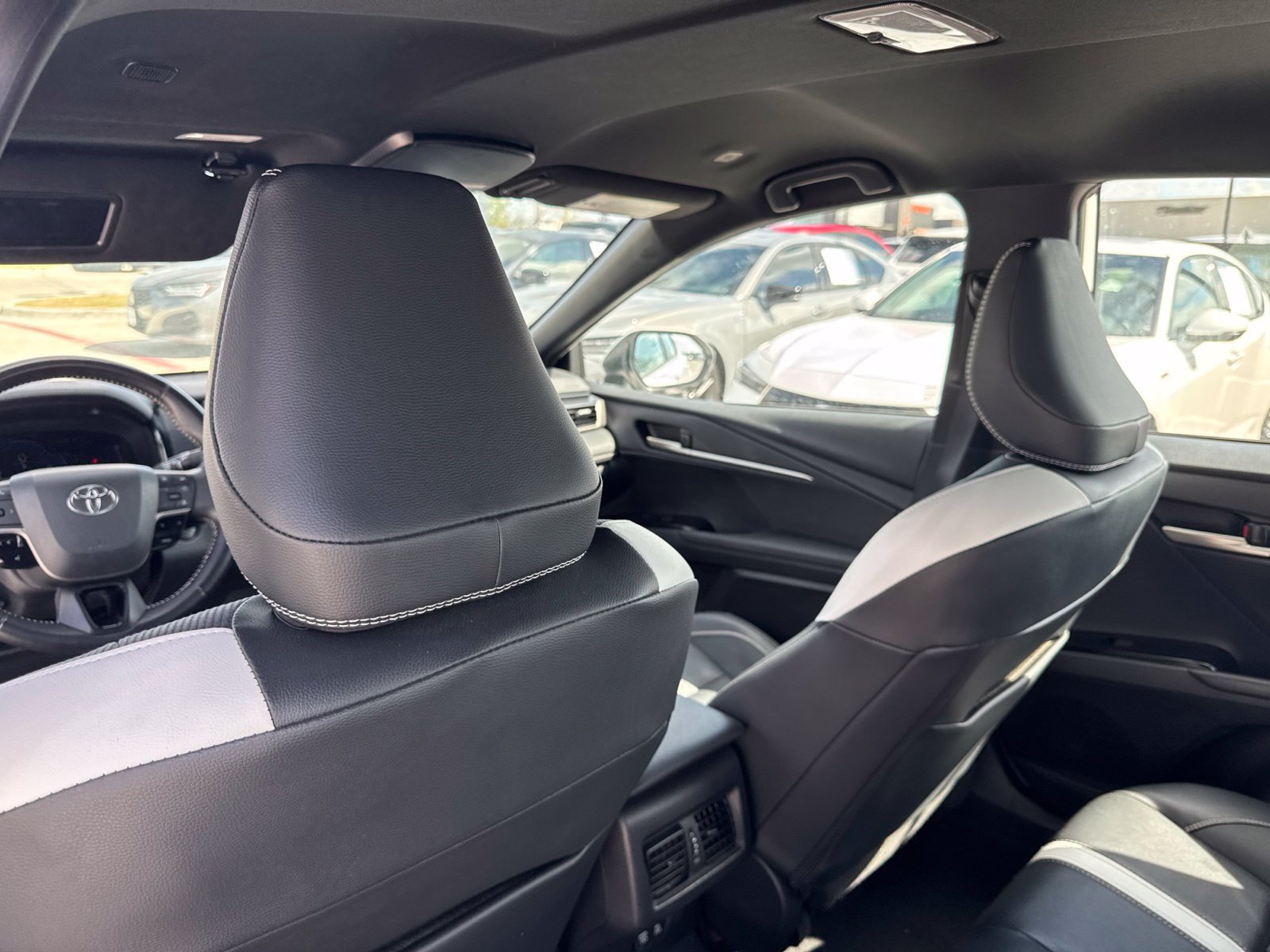 Used 2025 Toyota Camry SE FWD image 11