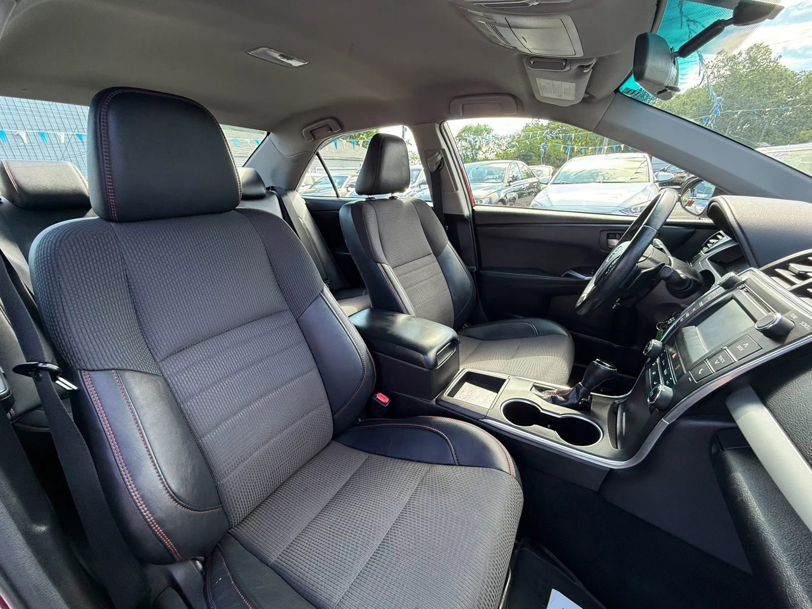Used 2017 Toyota Camry SE FWD image 49