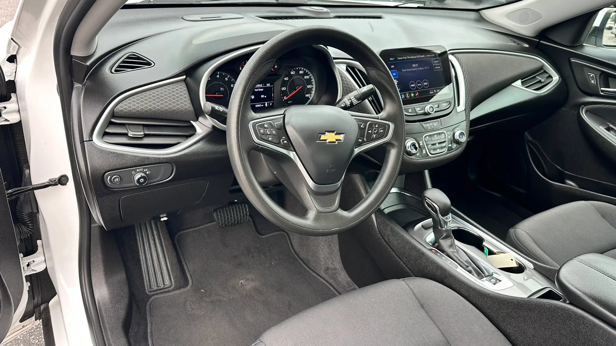 Used 2023 Chevrolet Malibu LT FWD image 21