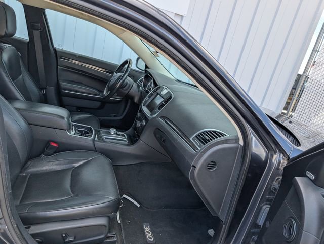 Used 2016 Chrysler 300 C image 20