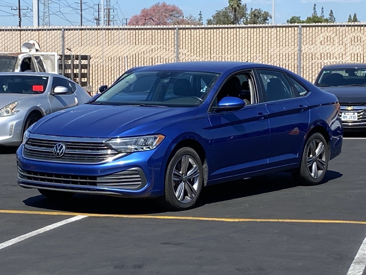 Used 2024 Volkswagen Jetta SE FWD image 2