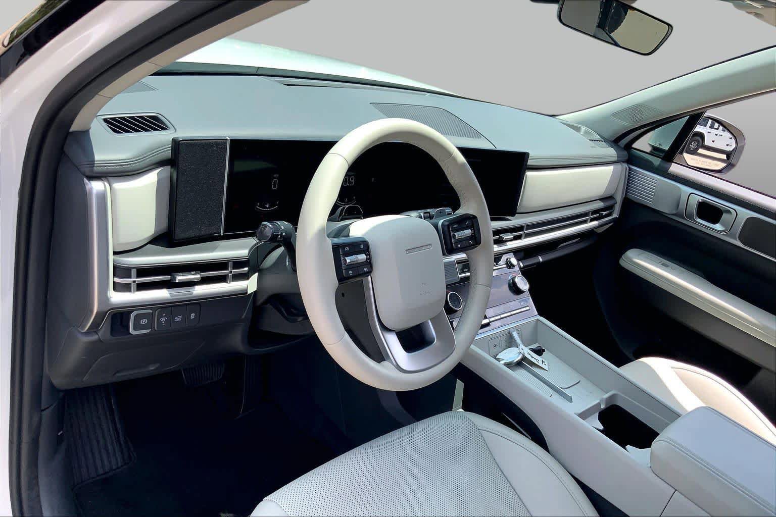 Used 2024 Hyundai Santa Fe SEL FWD image 17