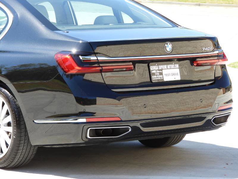 Used 2021 BMW 740i w/ Premium Package image 18