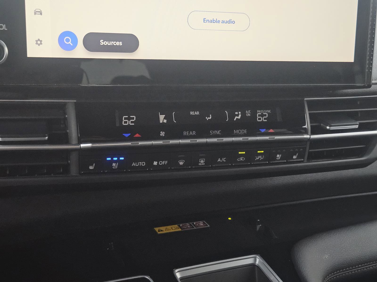 Used 2025 Toyota Sienna Limited image 25