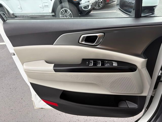 Certified 2023 Kia Carnival LX image 23