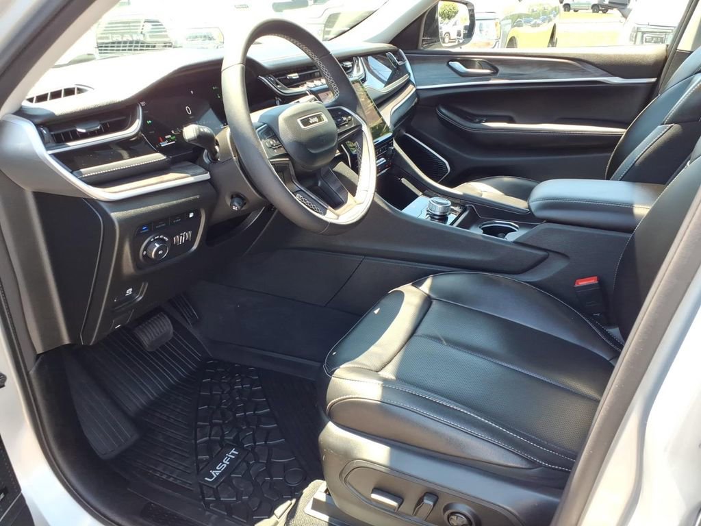 Used 2023 Jeep Grand Cherokee 30th Anniversary AWD/4WD image 14