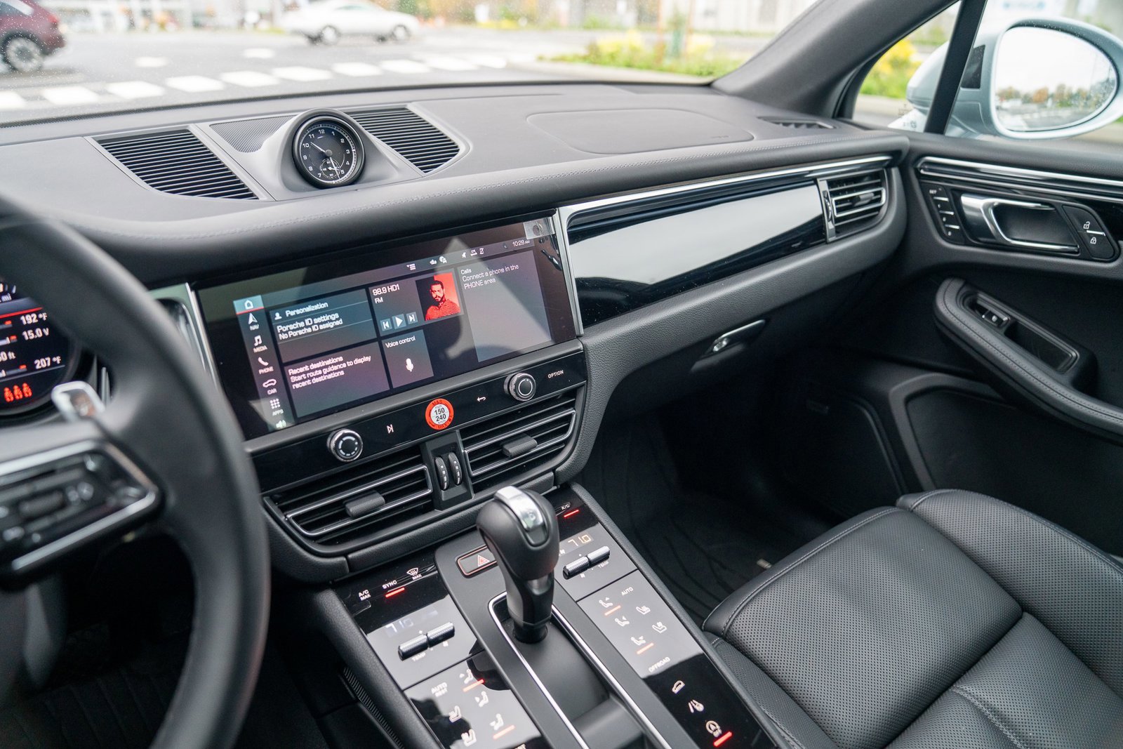 Used 2025 Porsche Macan image 16