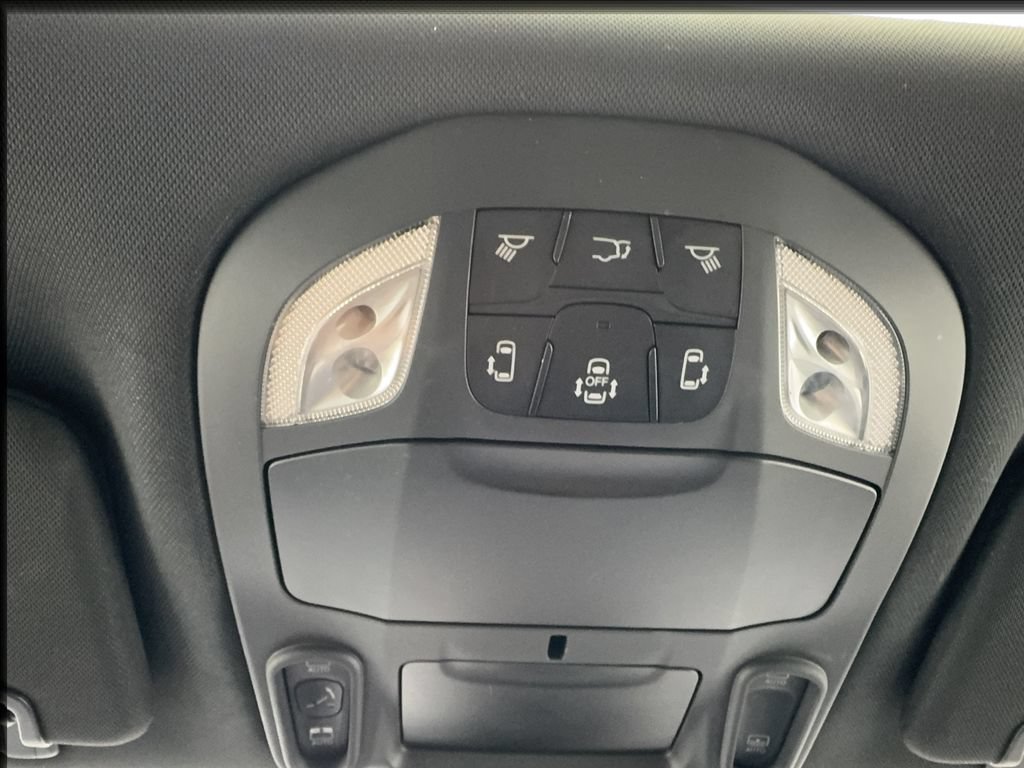Used 2025 Chrysler Pacifica Limited FWD image 43