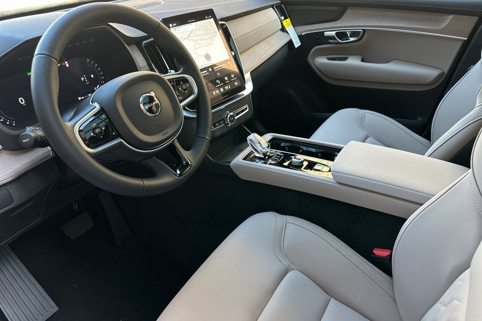 New 2026 Volvo XC90 B6 Plus w/ Protection Package Premier image 9