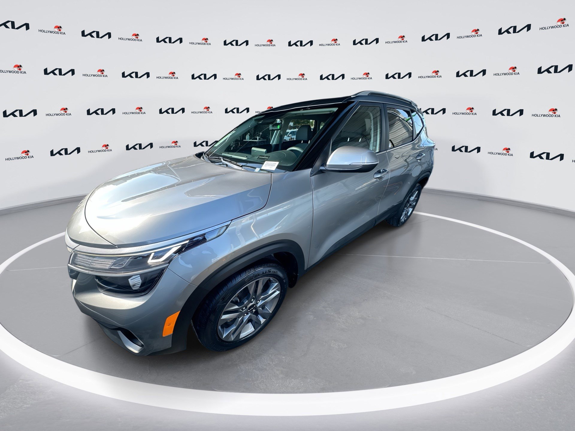 Used 2023 Kia Seltos S w/ Navigation Package image 4