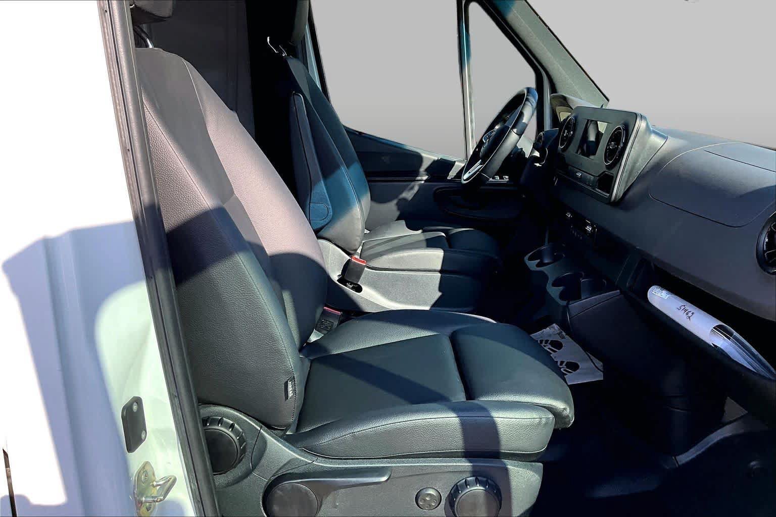 Used 2022 Mercedes-Benz Sprinter 3500 image 8