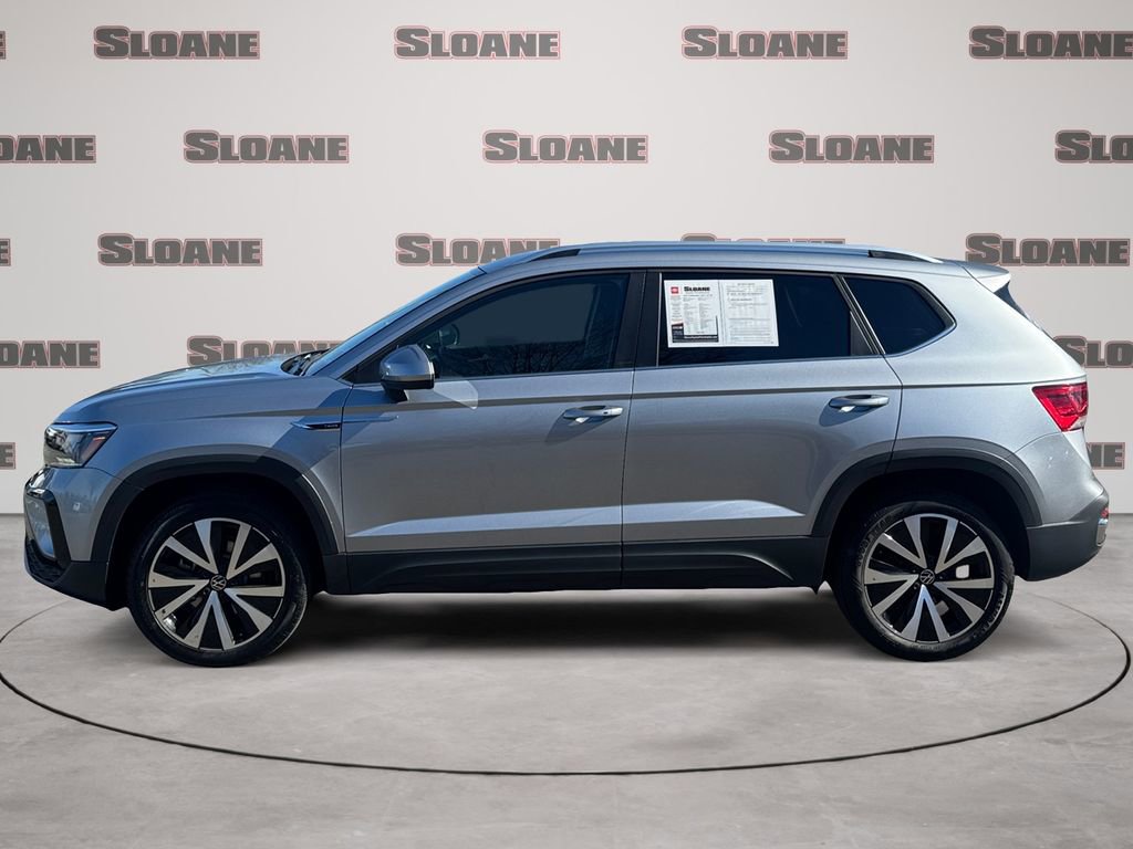 Used 2024 Volkswagen Taos SE image 2