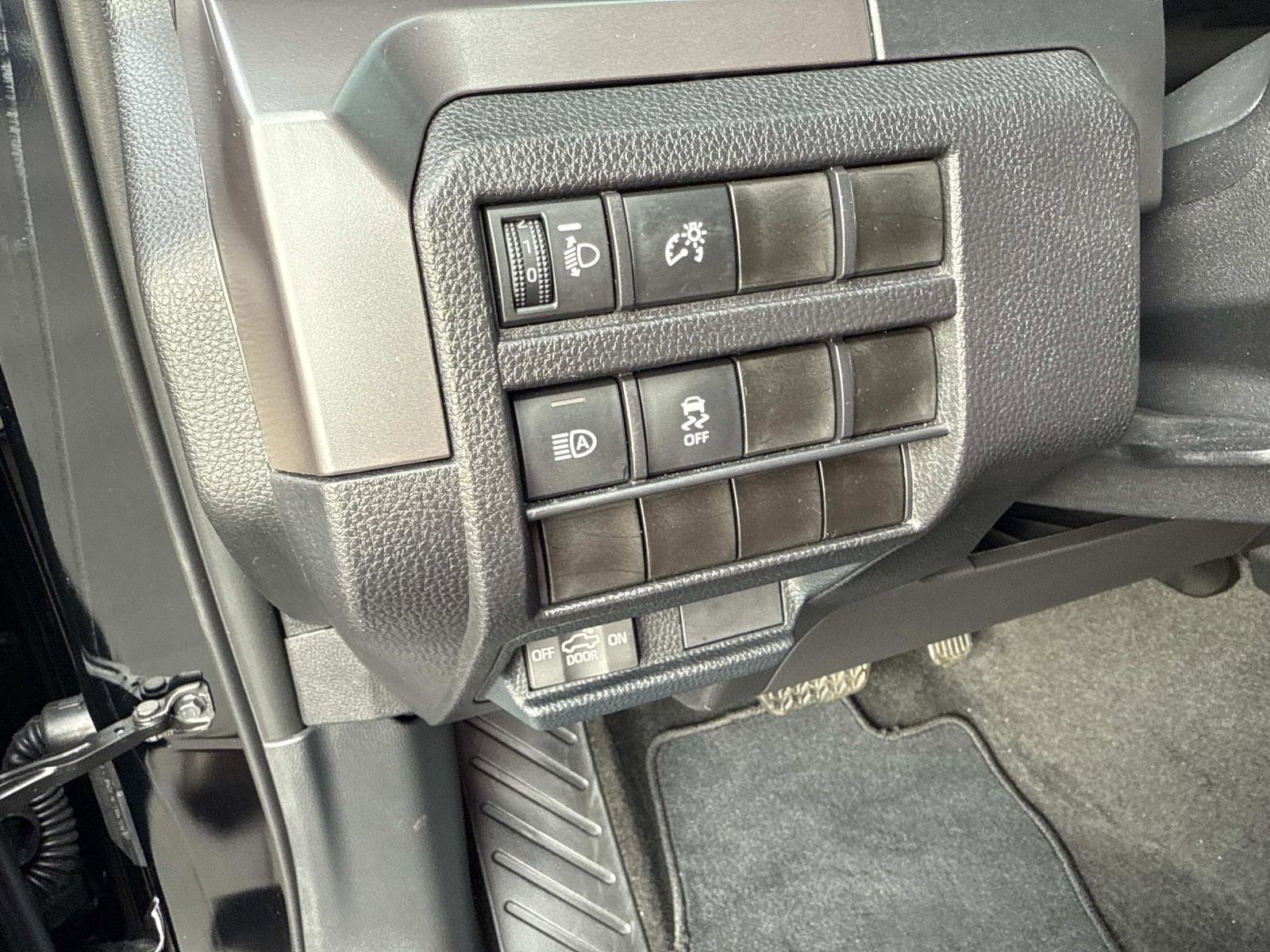 Used 2025 Toyota Tacoma Limited image 27