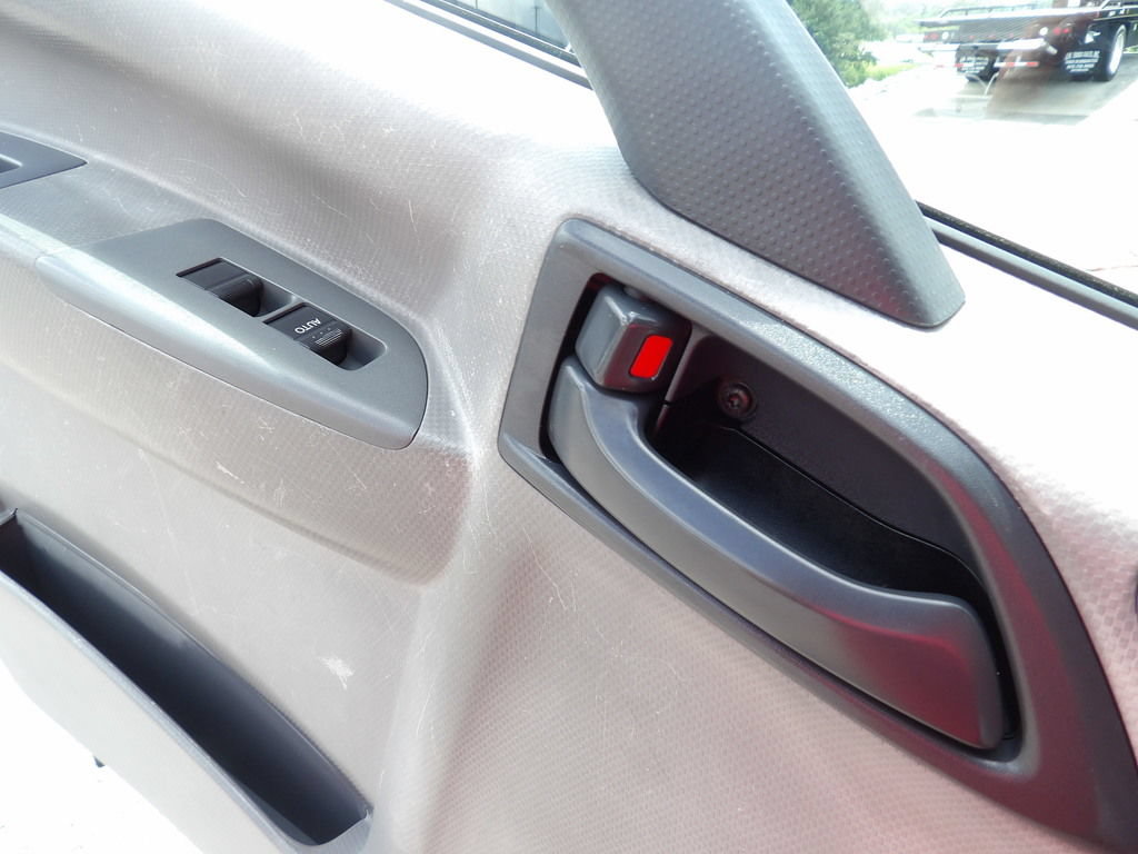Used 2019 Isuzu NPR RWD image 15