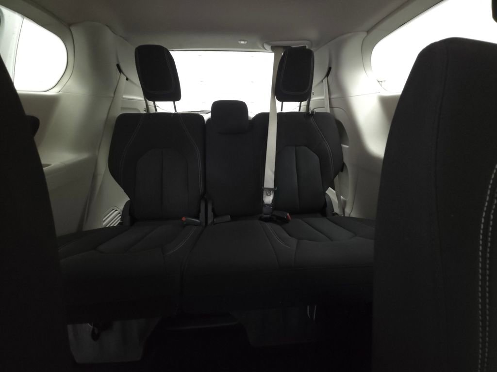 Used 2023 Chrysler Voyager LX image 35