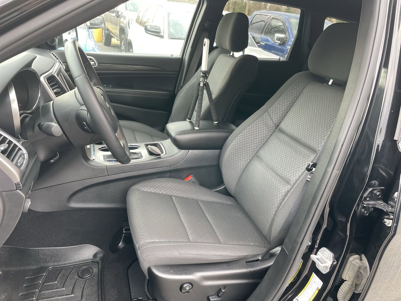 Used 2019 Jeep Grand Cherokee Laredo image 11