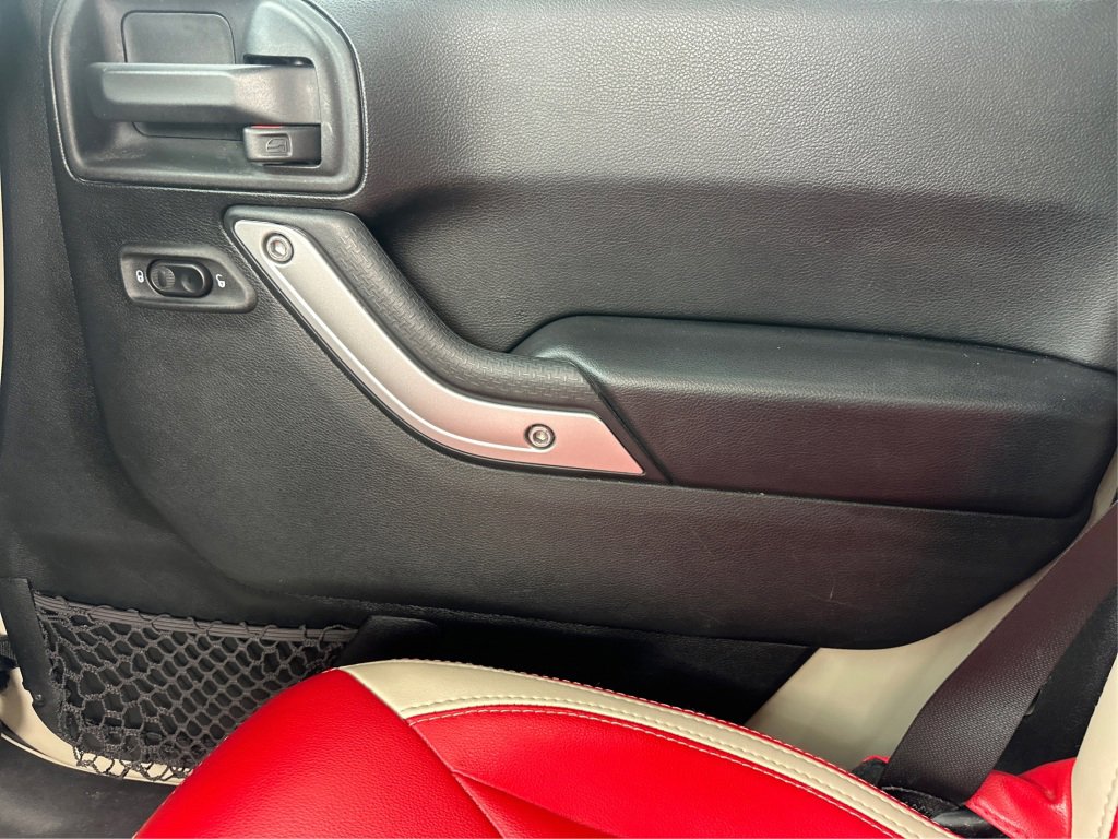 Used 2018 Jeep Wrangler Unlimited Rubicon w/ Cold Weather Group image 31