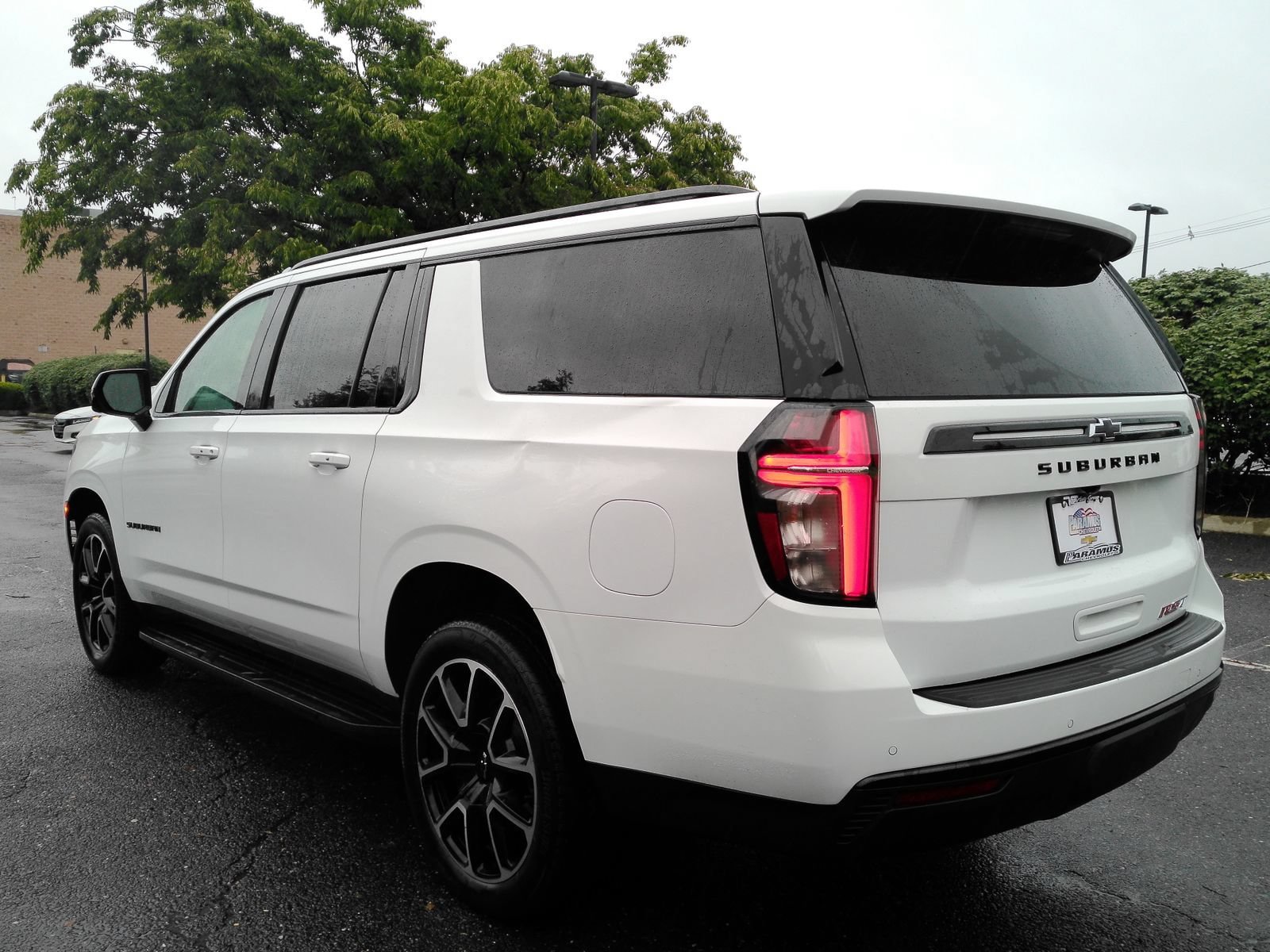 Used 2024 Chevrolet Suburban RST w/ Luxury Package AWD/4WD image 5