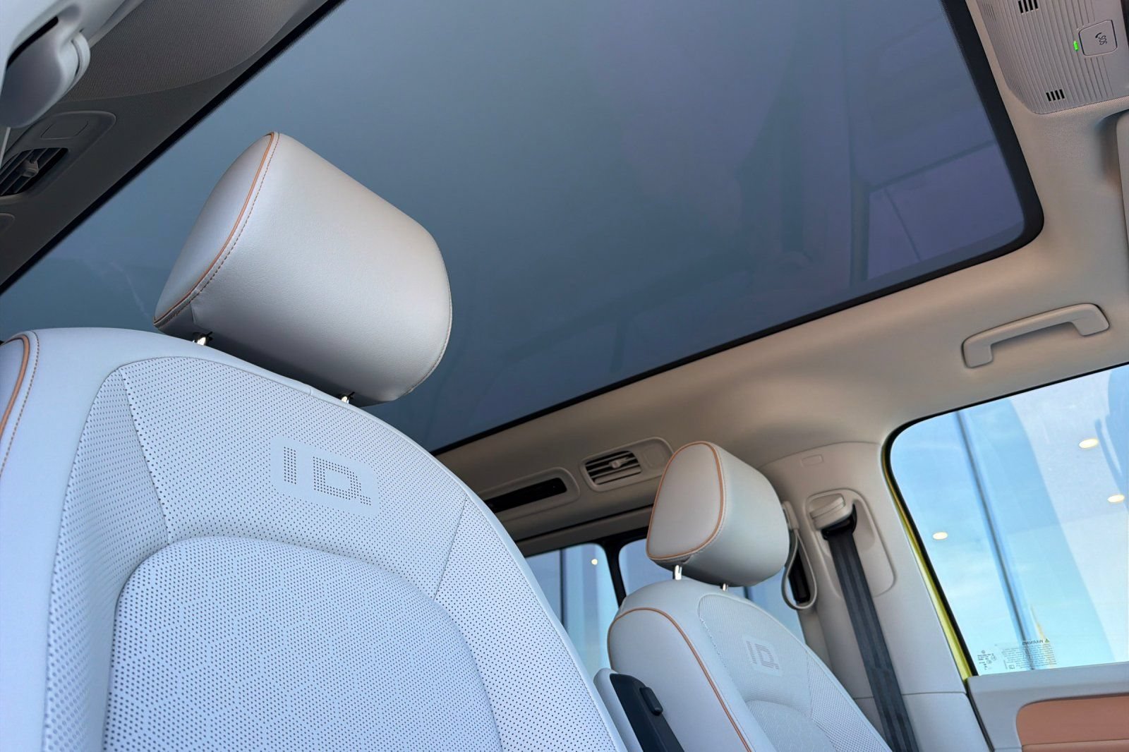 New 2025 Volkswagen ID. Buzz 1st Edition AWD/4WD image 16