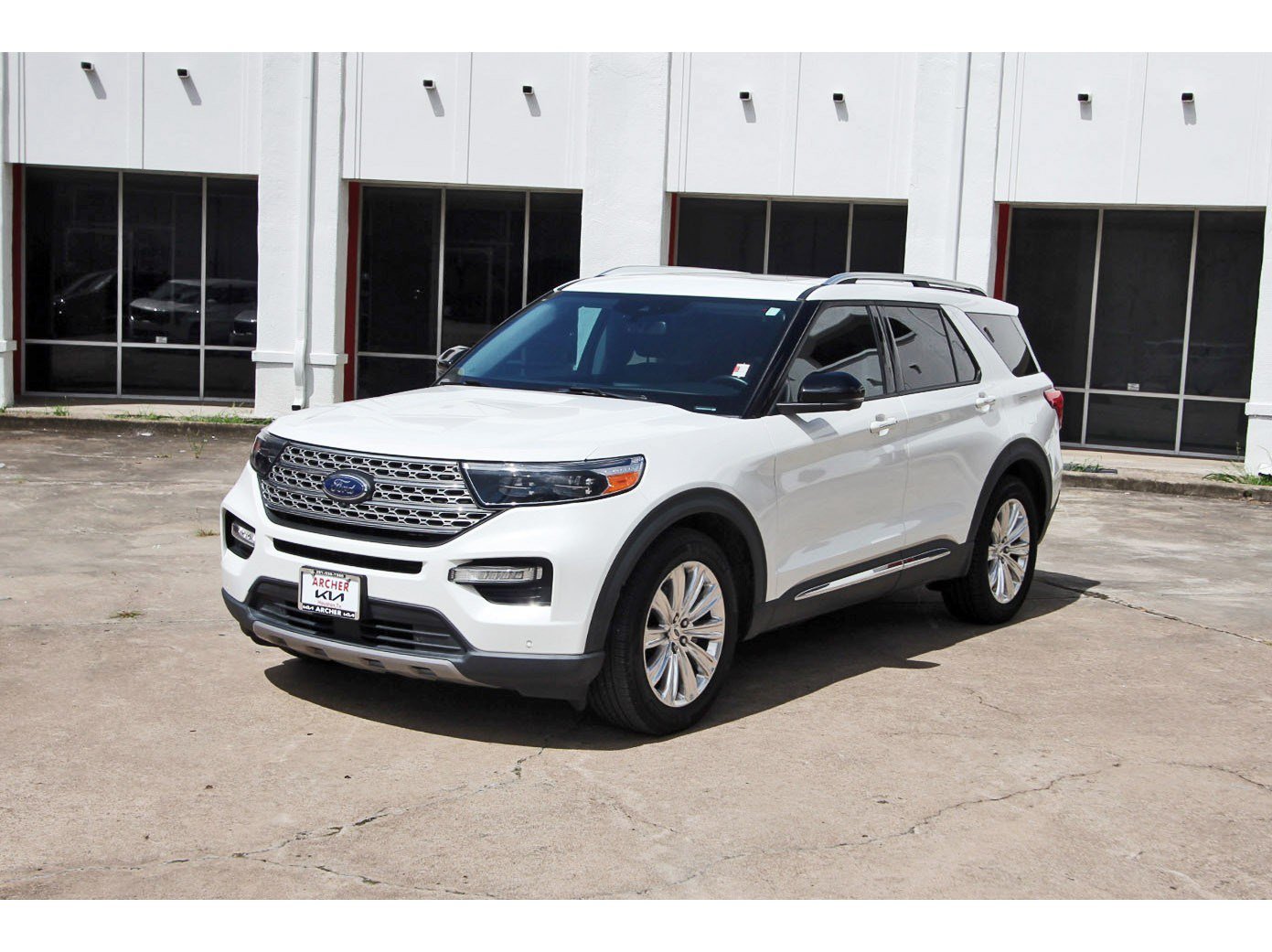 Used 2021 Ford Explorer Limited w/ Hybrid Equipment Group 310A RWD image 3