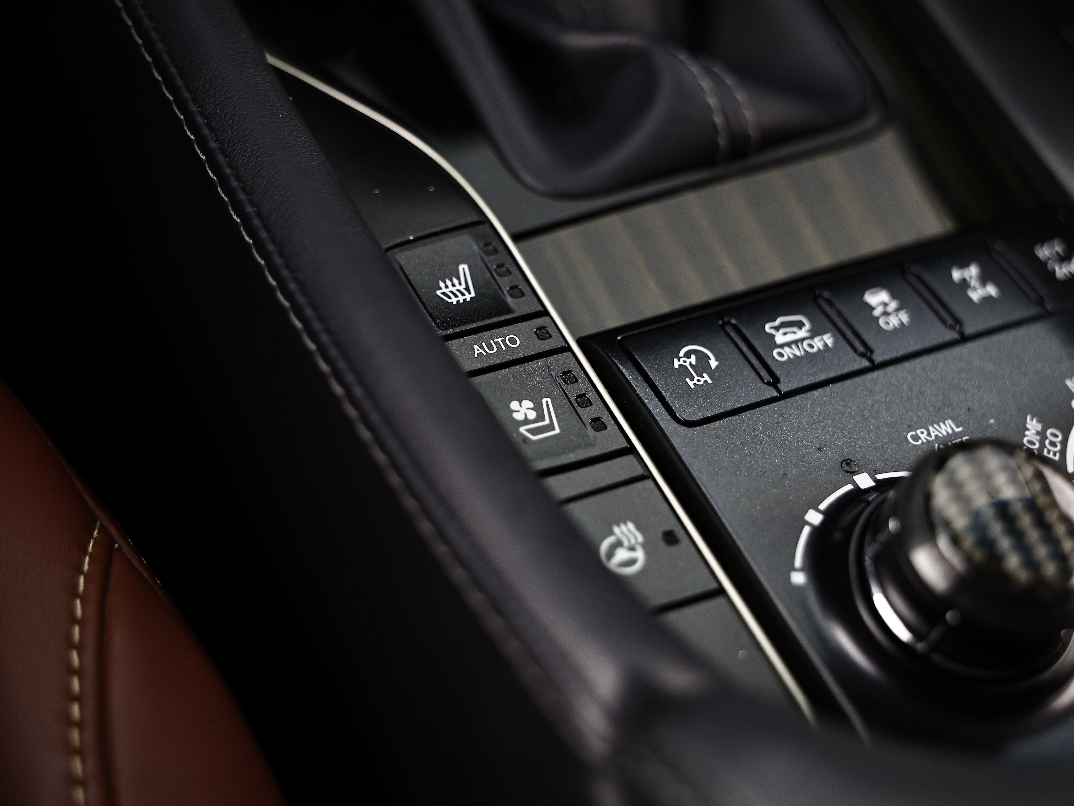 Used 2019 Lexus LX 570 4WD w/ Luxury Package image 48