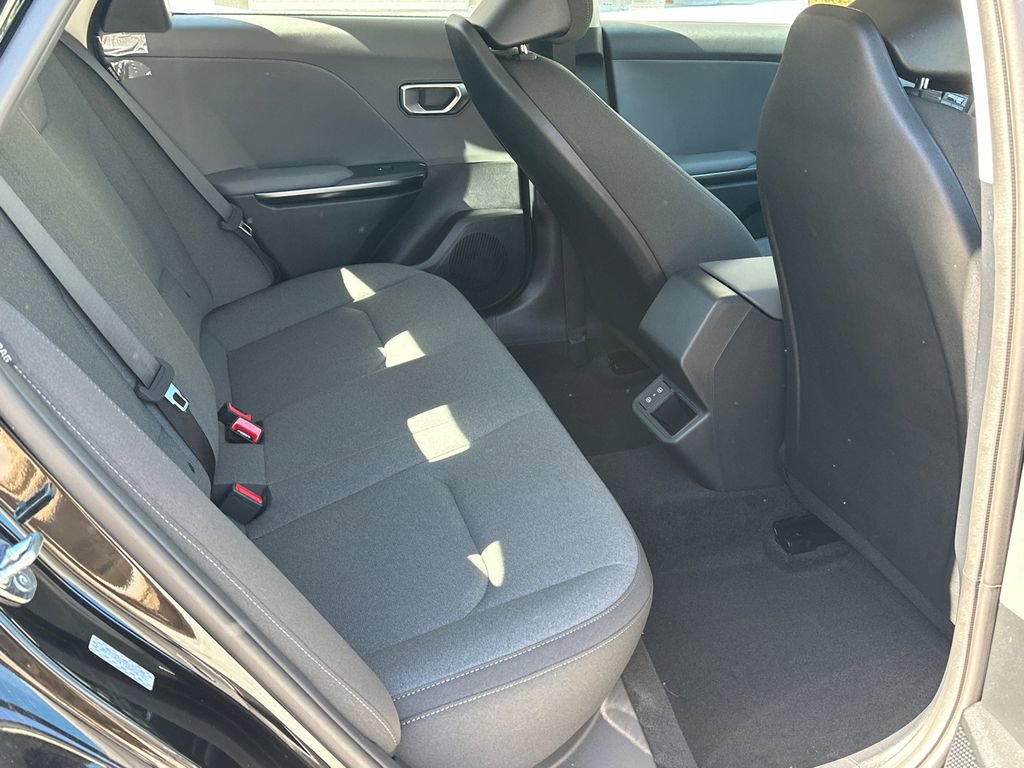 New 2025 Kia K4 LX image 9