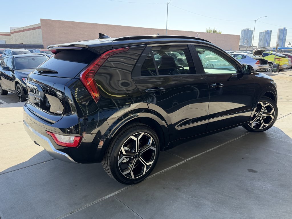 Used 2024 Kia Niro EX Touring image 4