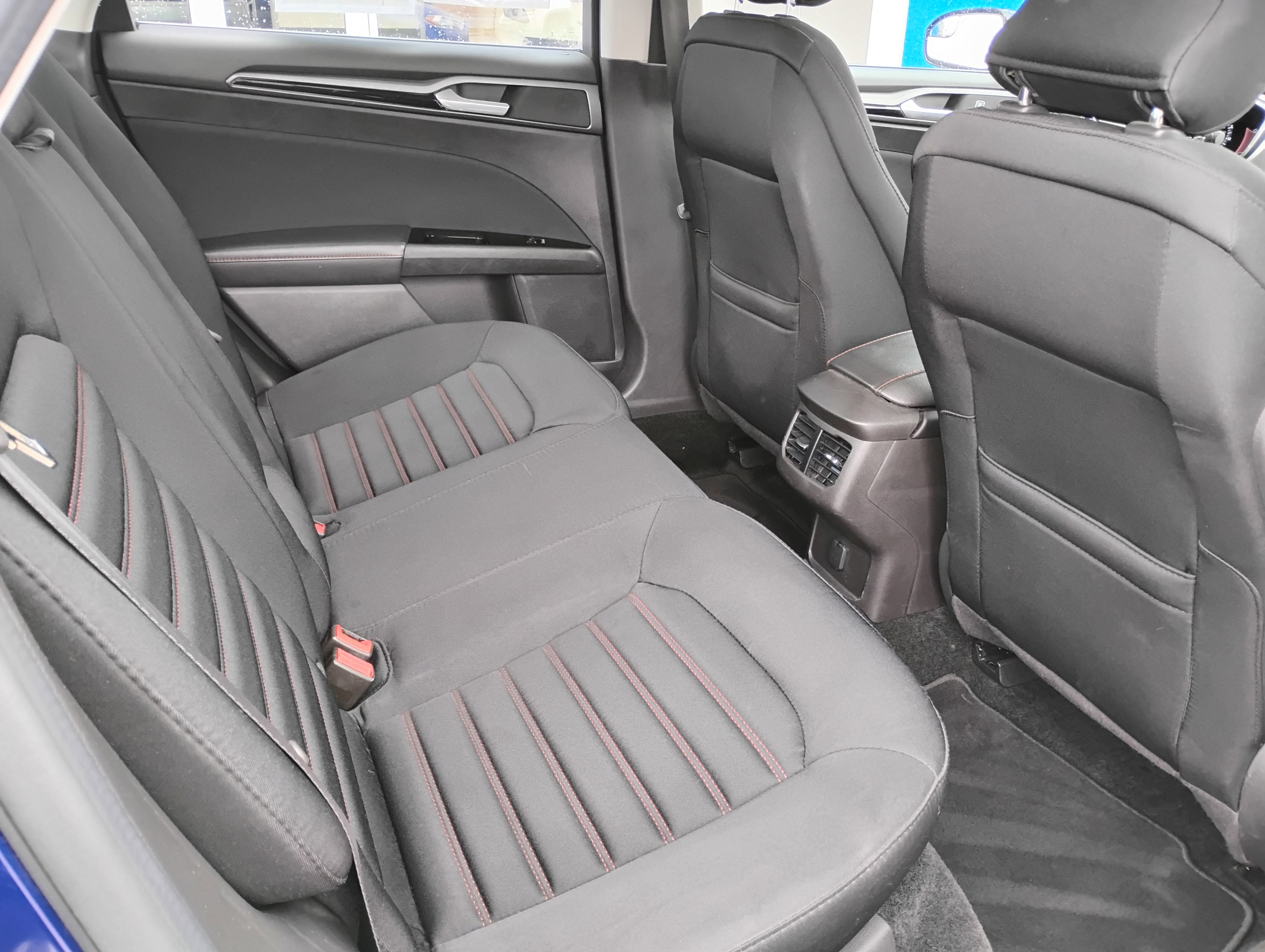 Used 2016 Ford Fusion SE image 18