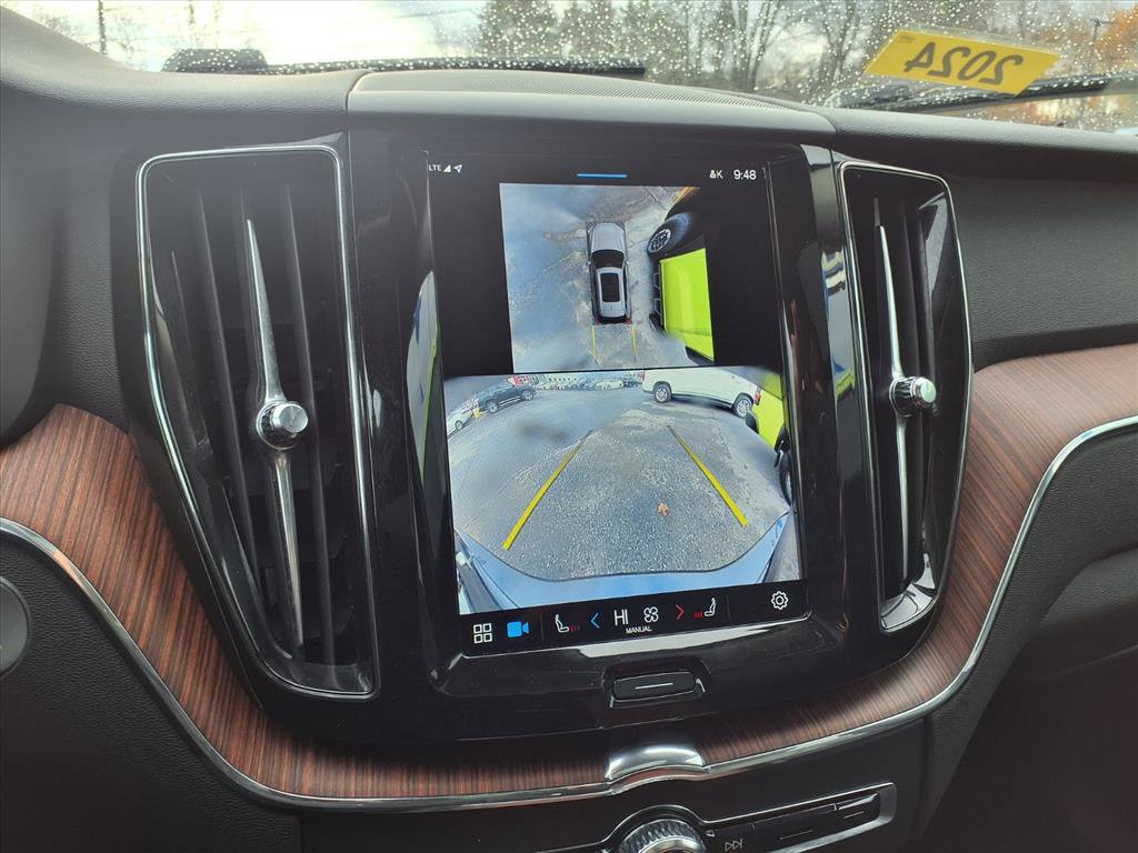 Used 2024 Volvo XC60 B5 Plus image 11