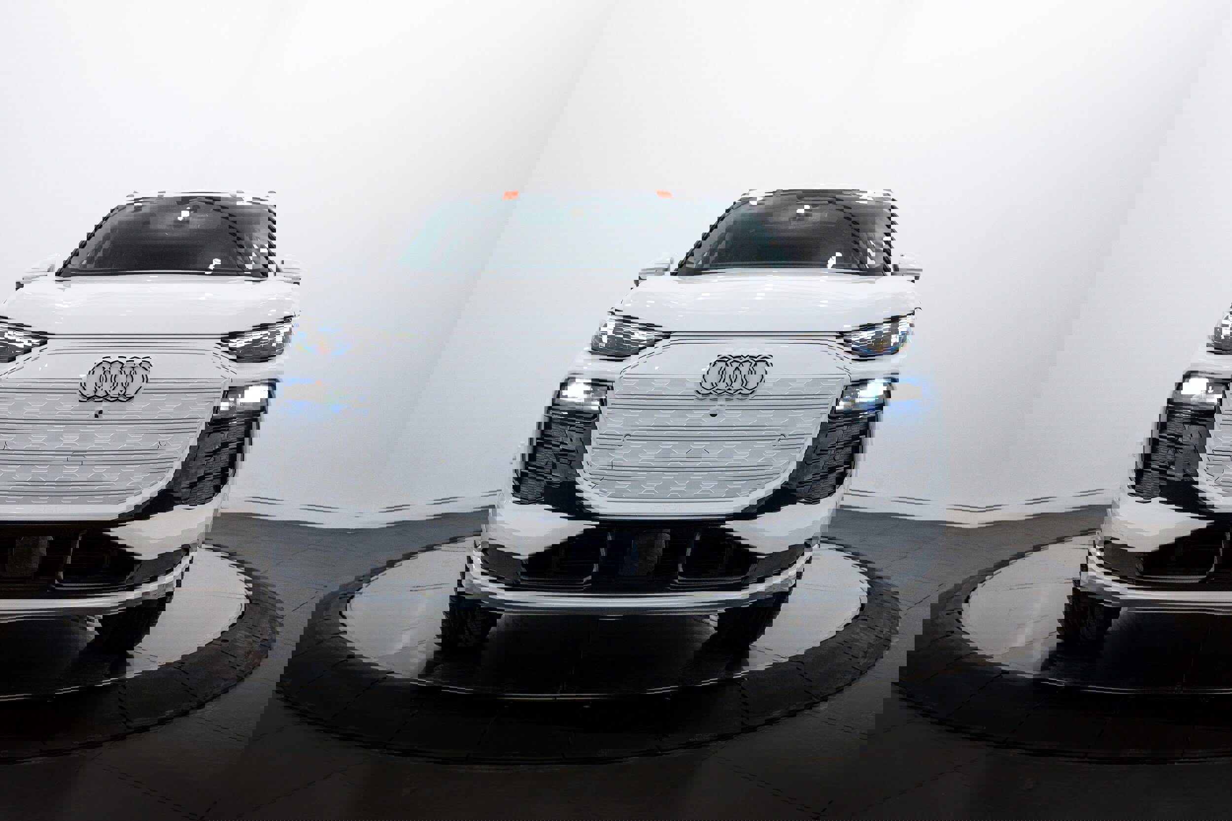 Certified 2025 Audi Q6 e-tron Premium Plus image 23