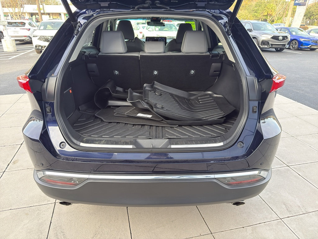 Used 2021 Toyota Venza XLE w/ Softex Package image 10