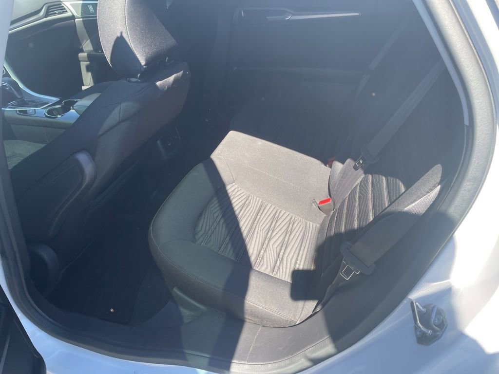 Used 2016 Ford Fusion SE FWD image 14