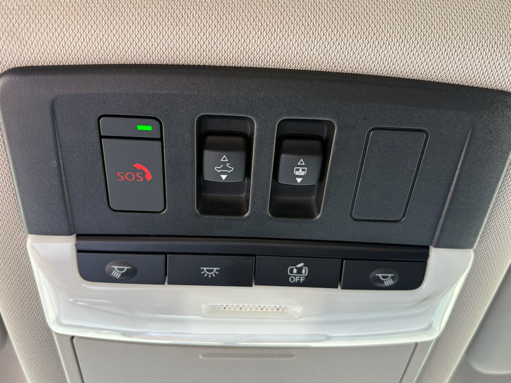 Used 2023 Nissan Rogue SV w/ SV Premium B Package FWD image 17