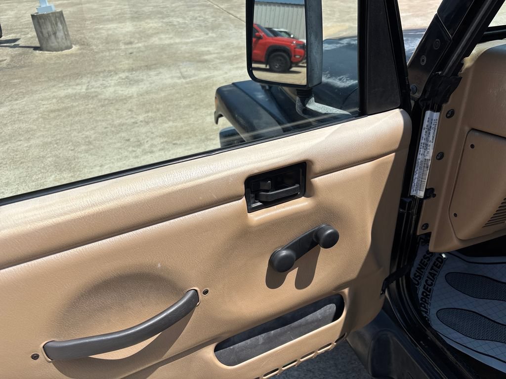 Used 2002 Jeep Wrangler Sahara AWD/4WD image 13