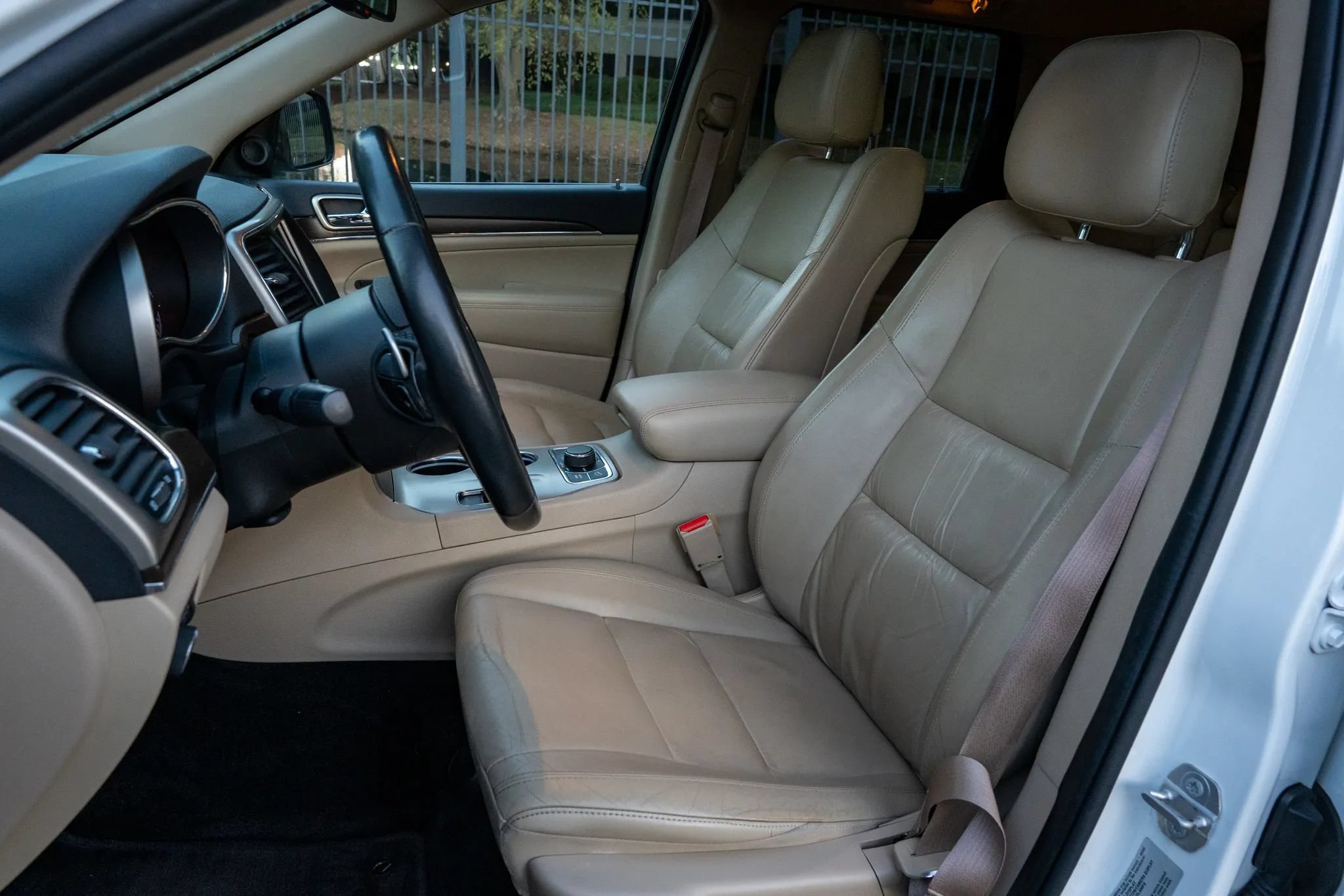Used 2015 Jeep Grand Cherokee Limited AWD/4WD image 11