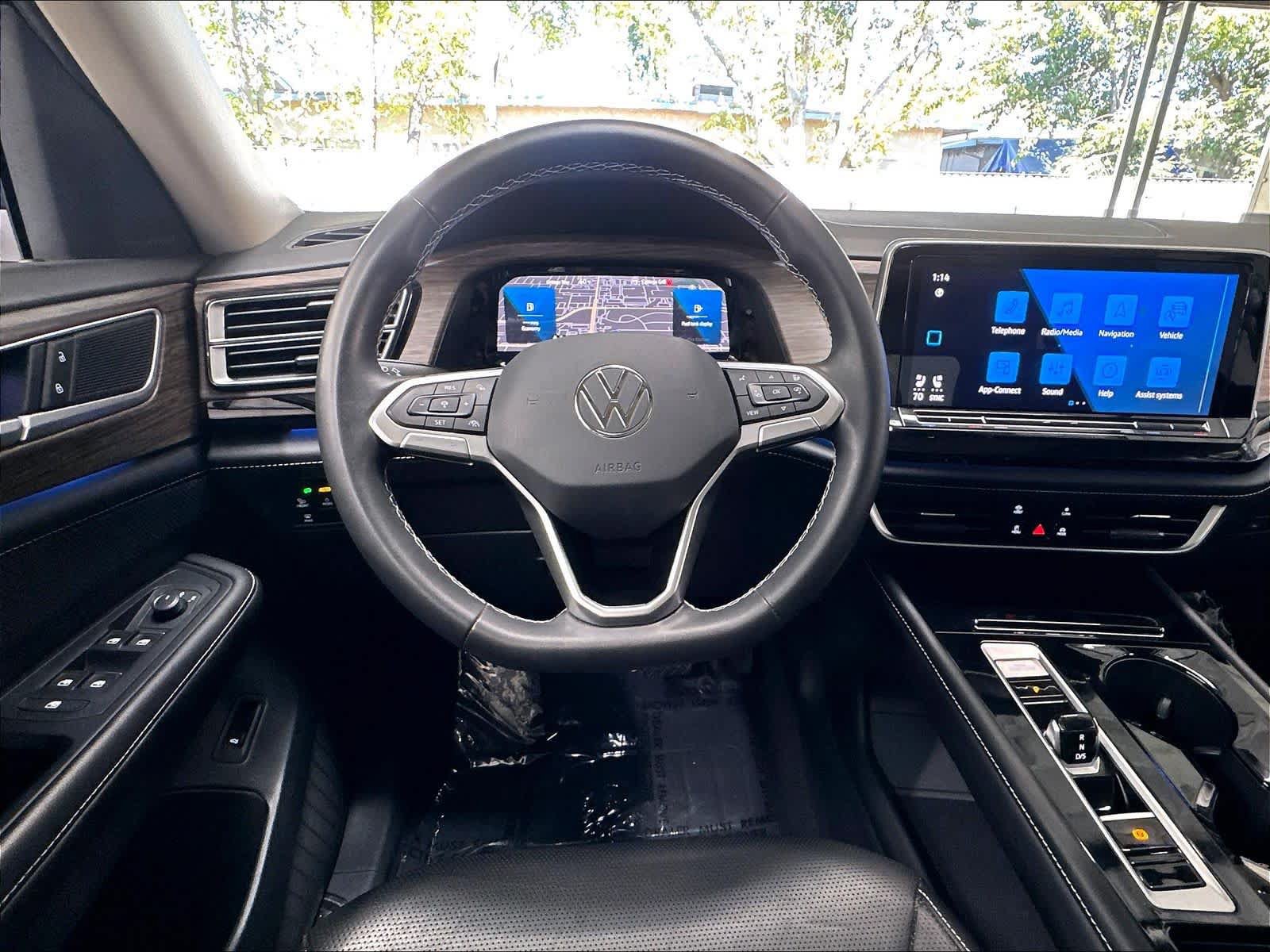 Used 2024 Volkswagen Atlas SEL AWD/4WD image 11