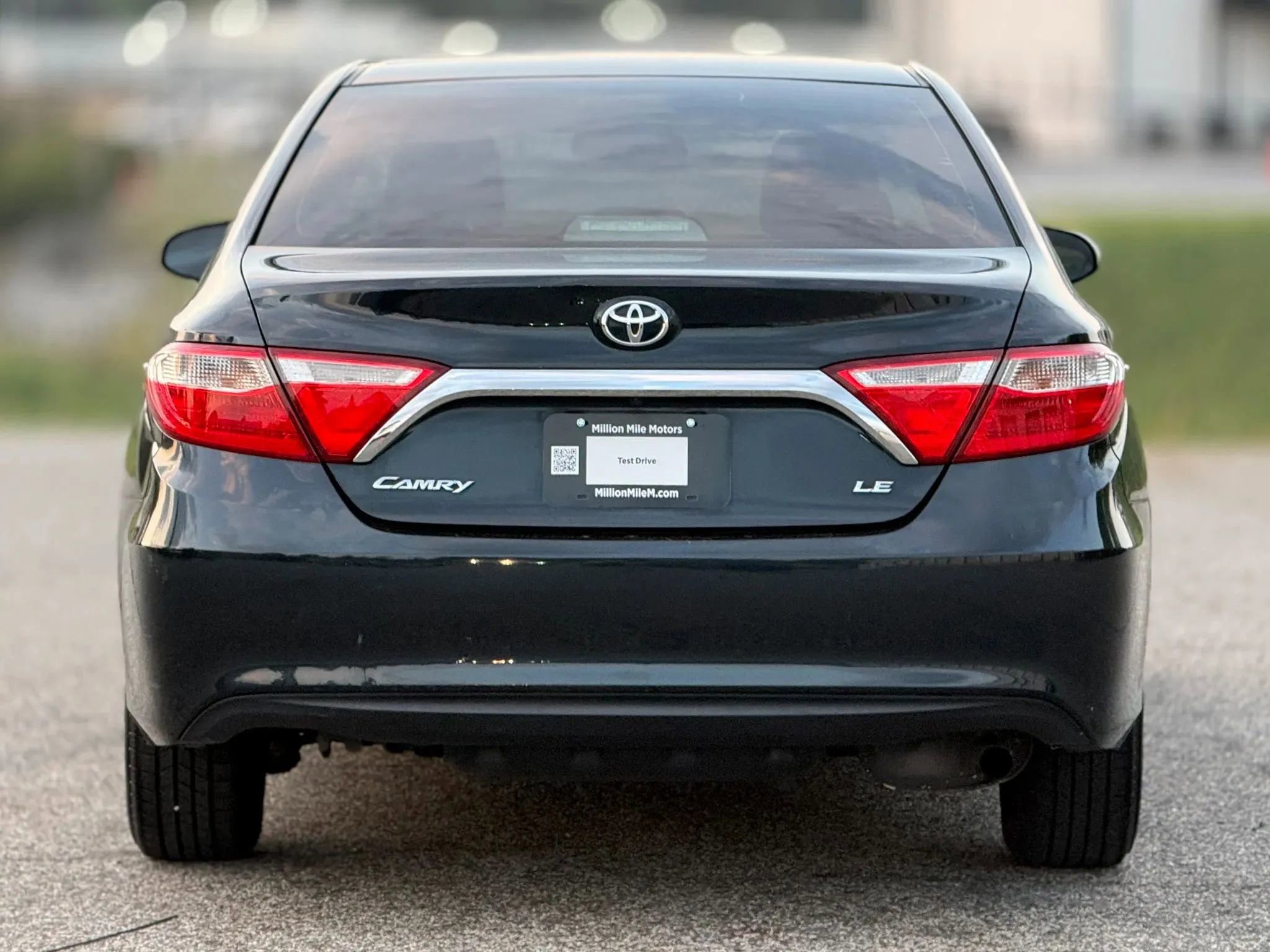 Used 2015 Toyota Camry LE image 4