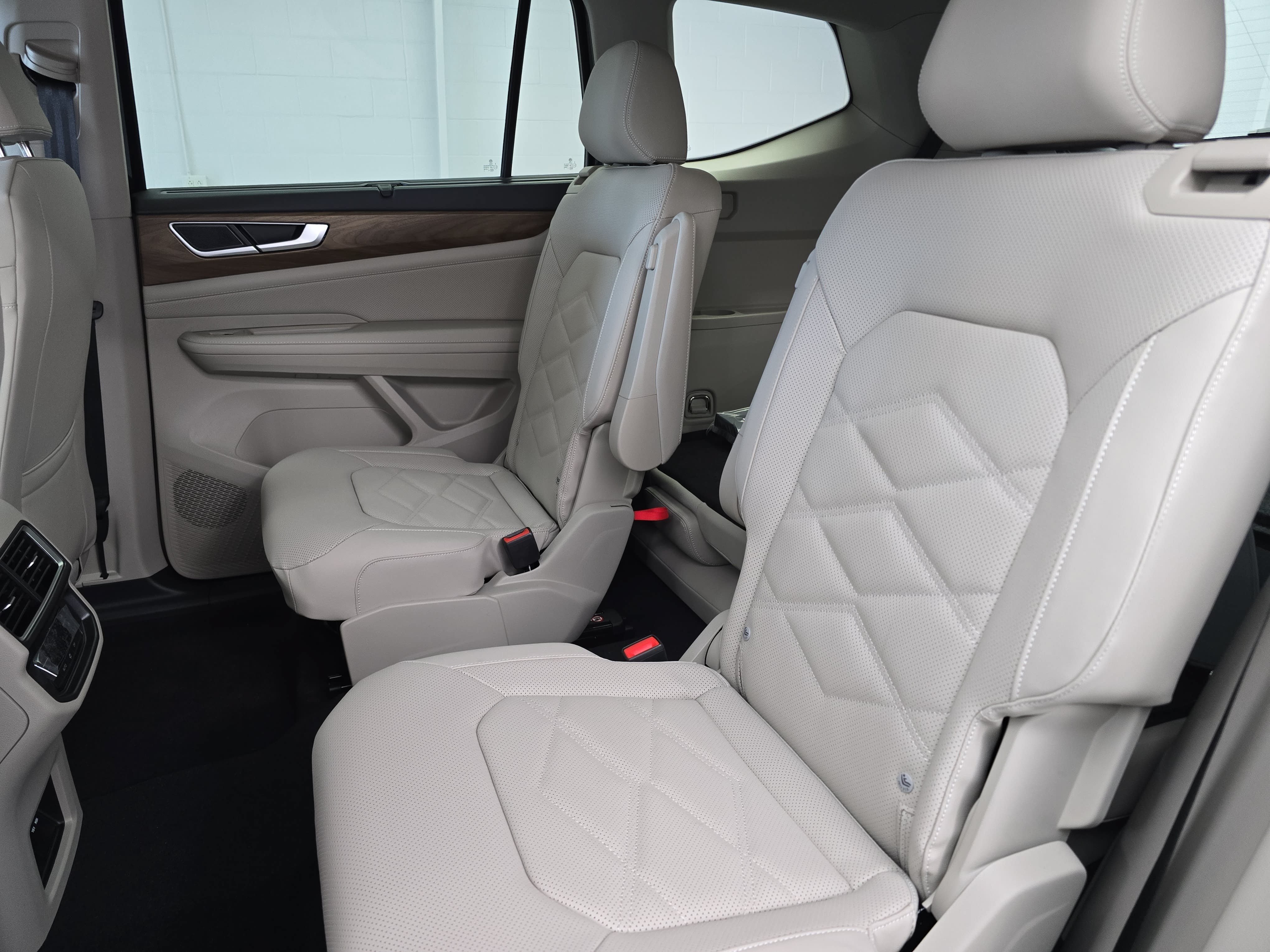 New 2026 Volkswagen Atlas SE FWD image 15