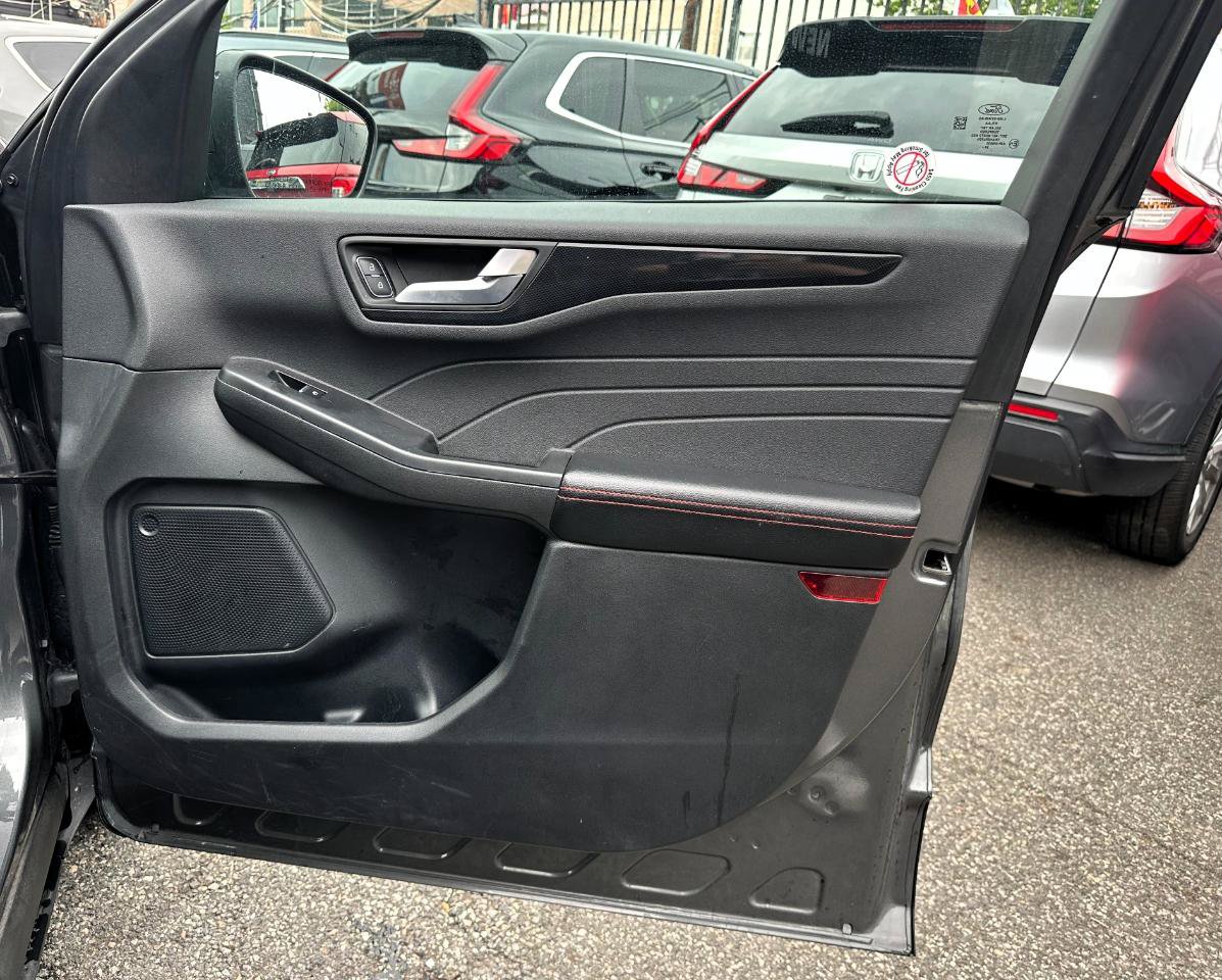Used 2025 Ford Escape ST-Line FWD image 20