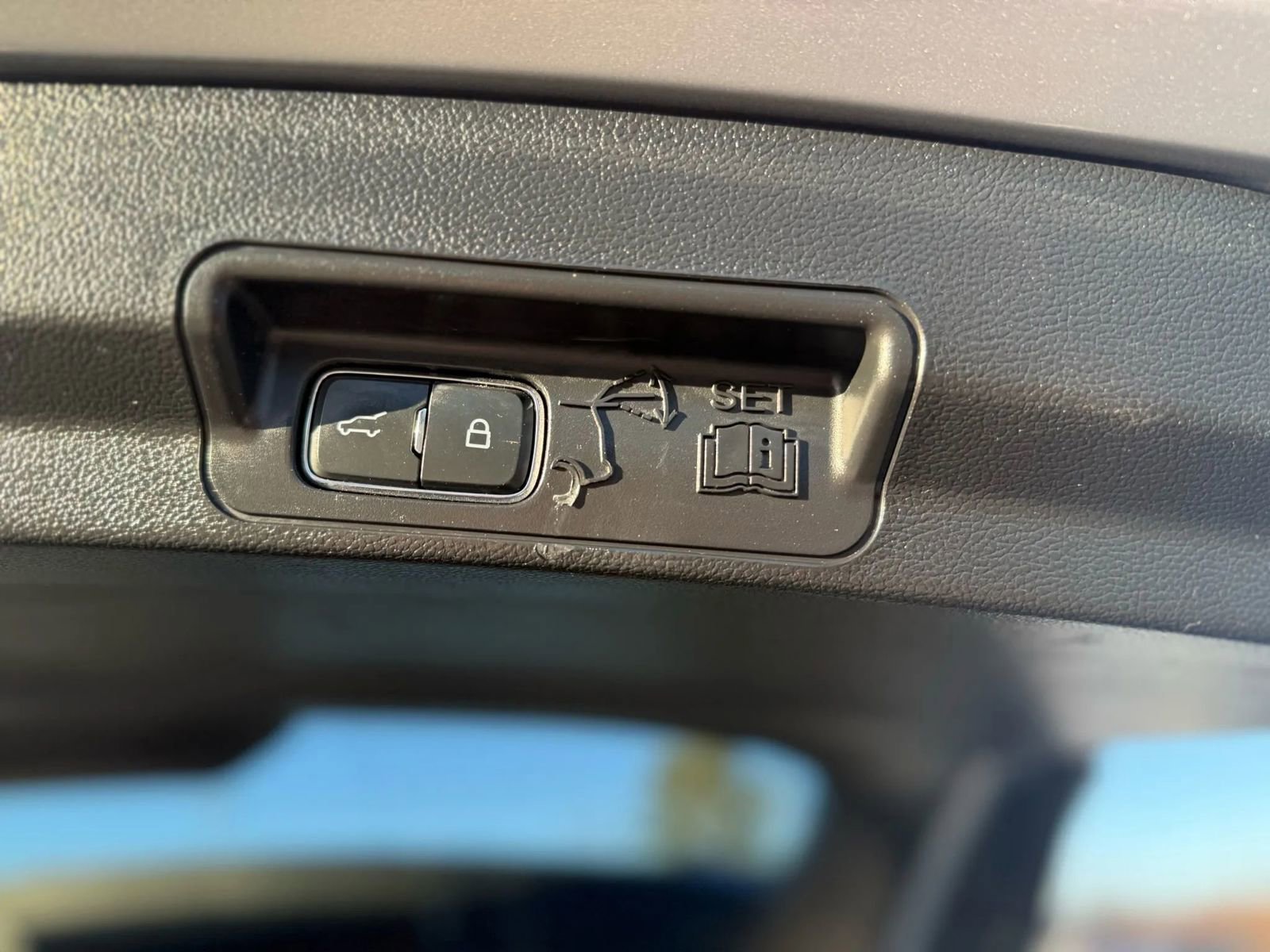 Used 2023 Ford Explorer Limited image 28