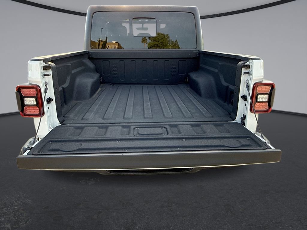 Used 2022 Jeep Gladiator Overland w/ LED Lighting Group AWD/4WD image 13
