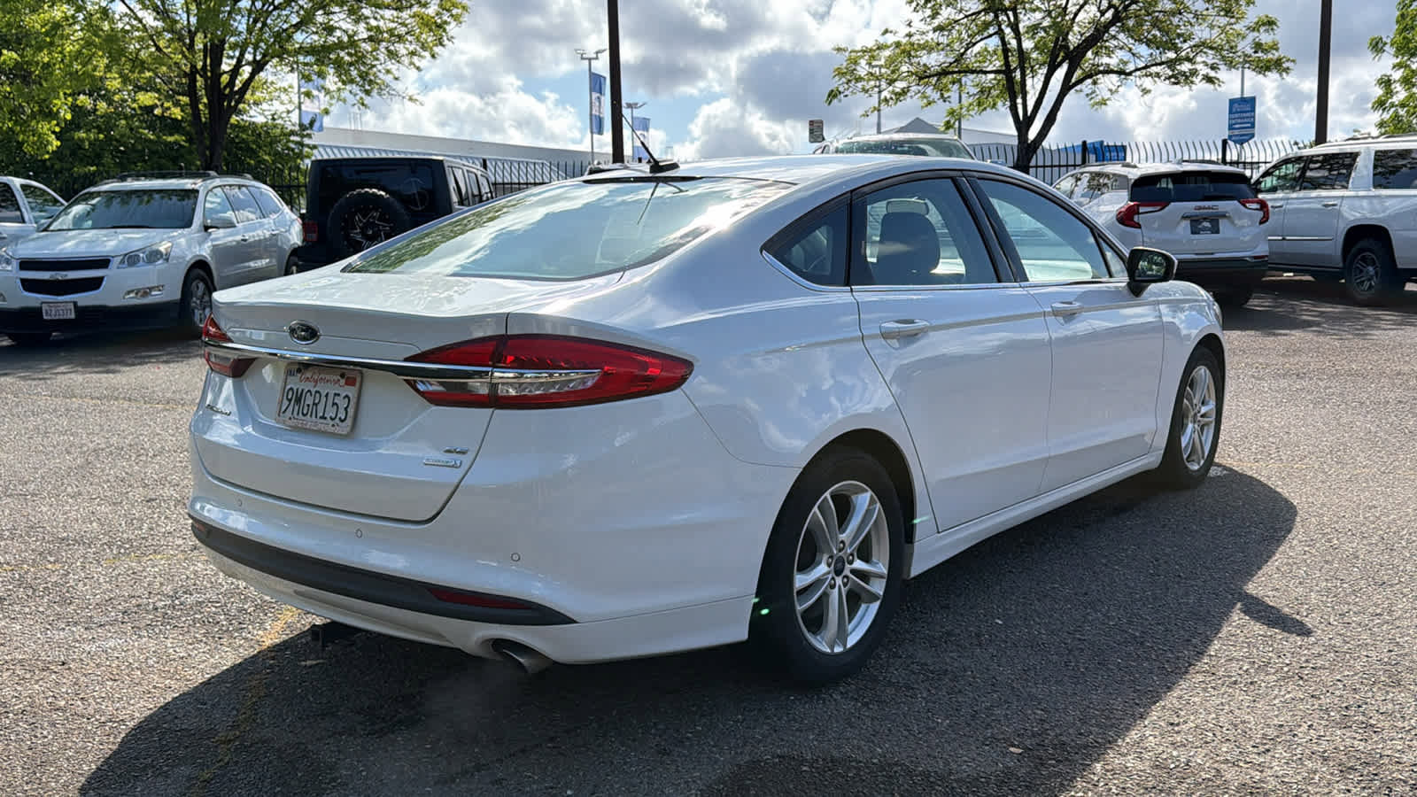 Used 2018 Ford Fusion SE w/ Fusion SE Technology Package FWD image 5