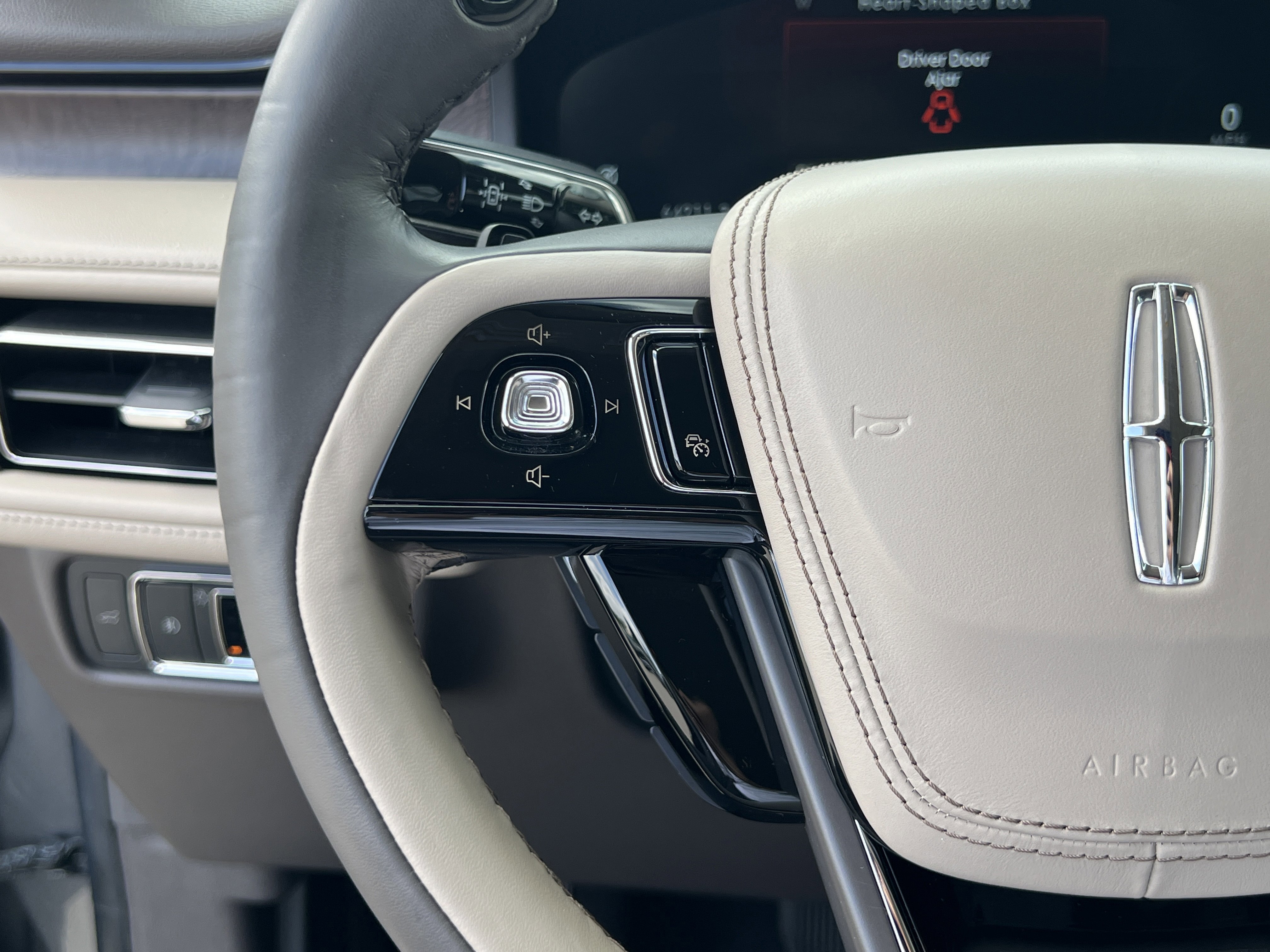 Used 2022 Lincoln Aviator Reserve w/ Equipment Group 201A image 11